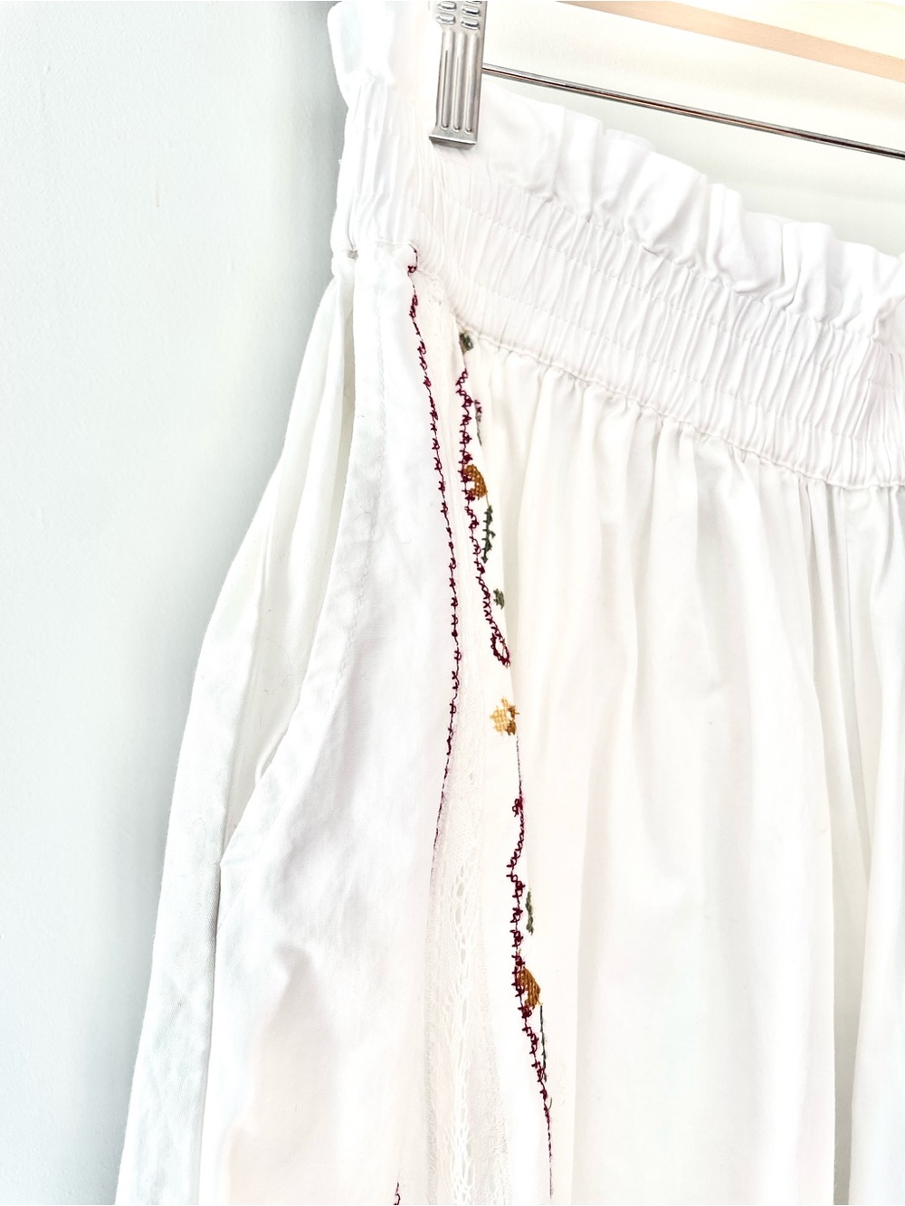 NWT Anthropologie Embroidered Culottes Sz M White Wide Leg Boho Scalloped Pants - Picture 11 of 14